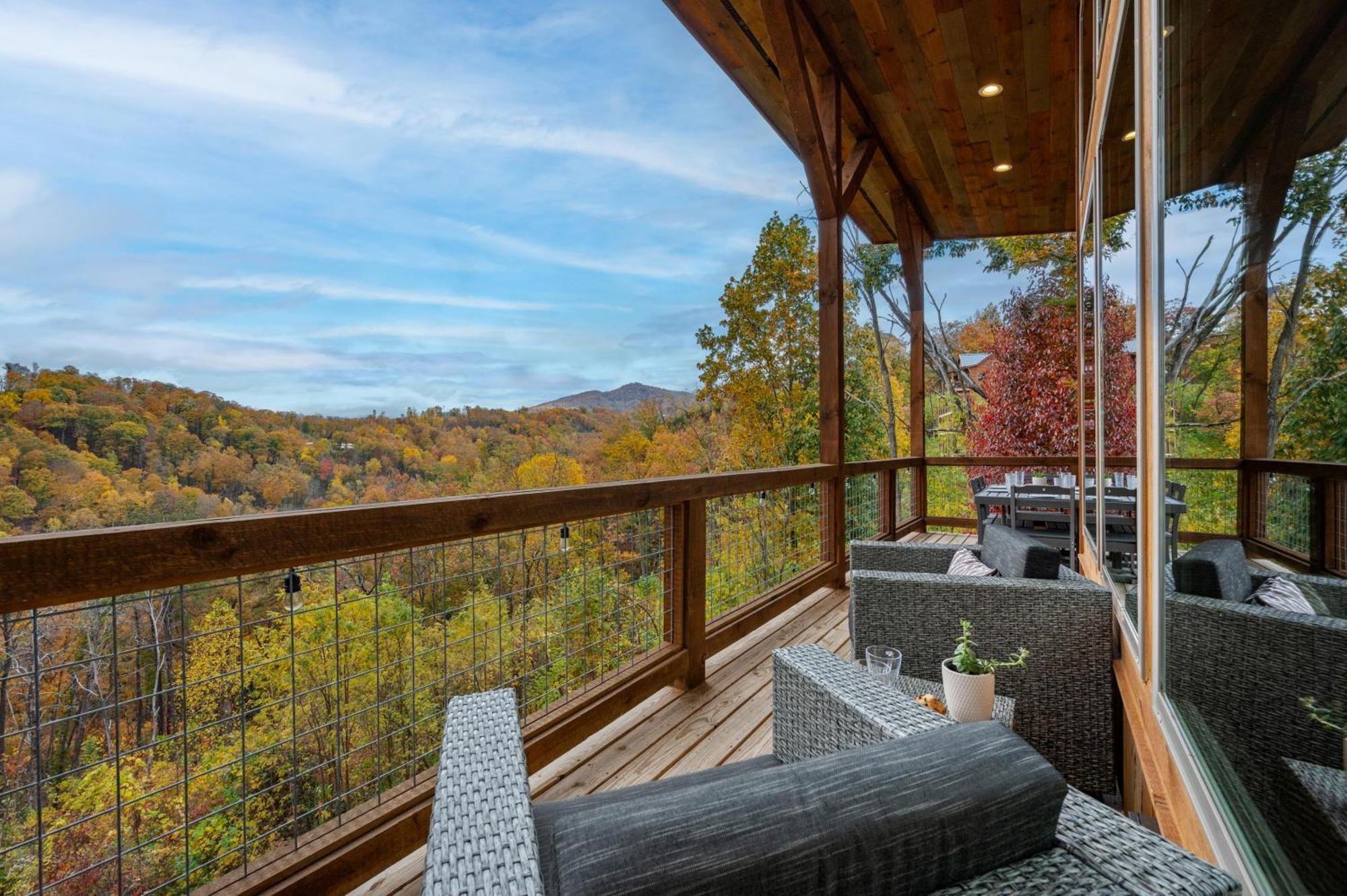 The Overlook - '21 Cabin - Gorgeous Unobstructed Views - Fire Pit Table - Gamerm - Hottub - Xbox - Lots Of Bears Гатлінбург Екстер'єр фото