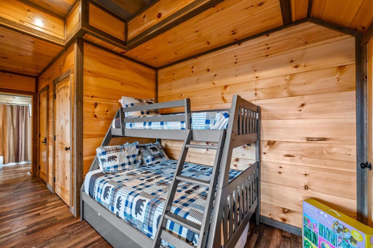 The Overlook - '21 Cabin - Gorgeous Unobstructed Views - Fire Pit Table - Gamerm - Hottub - Xbox - Lots Of Bears Гатлінбург Екстер'єр фото